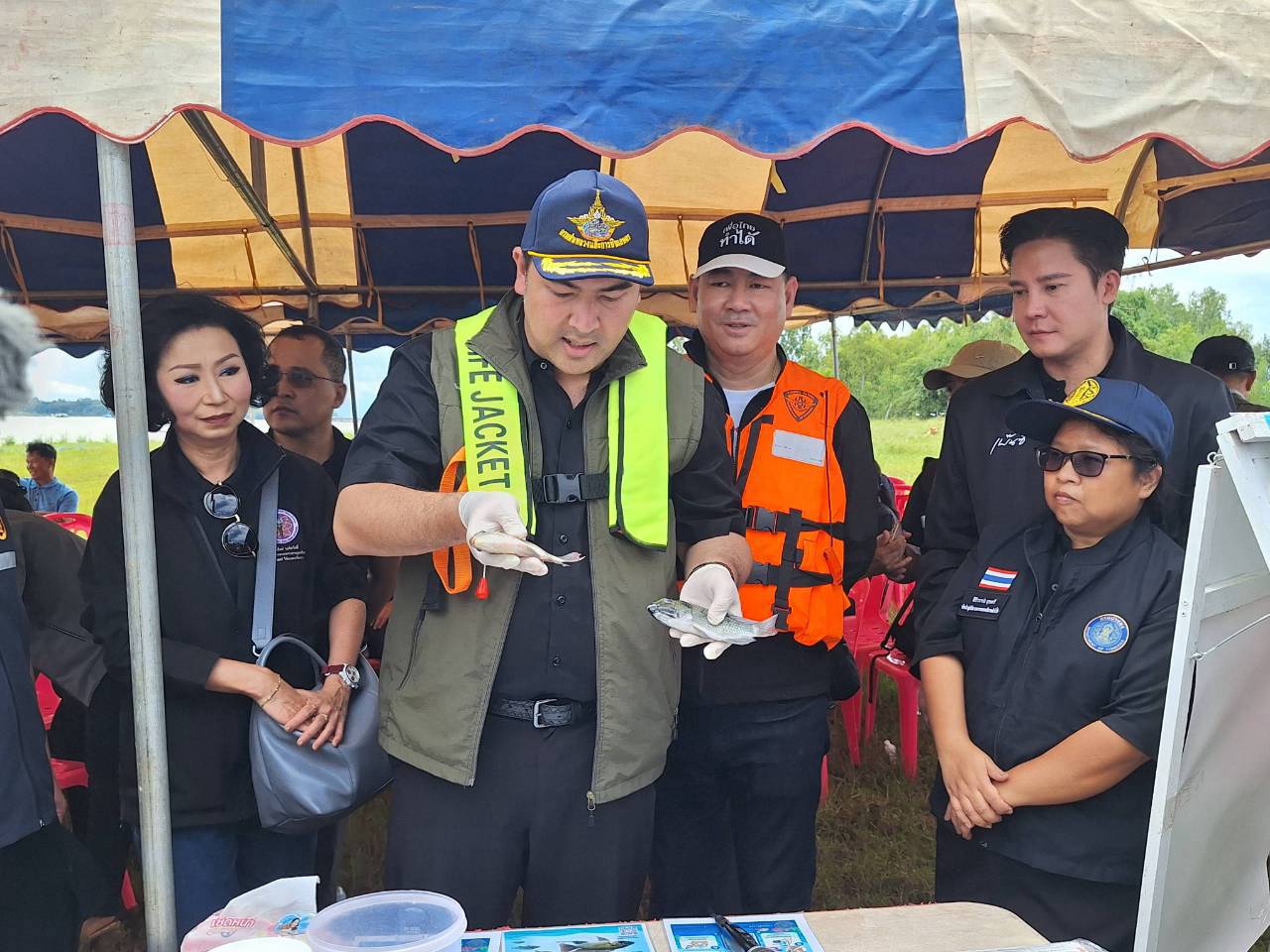 title - รมช.กษ. ลงพื้นที่ติดตามสถานการณ์ปลาหมอคางดำในเขื่อนลำปาว จังหวัดกาฬสินธุ์ 